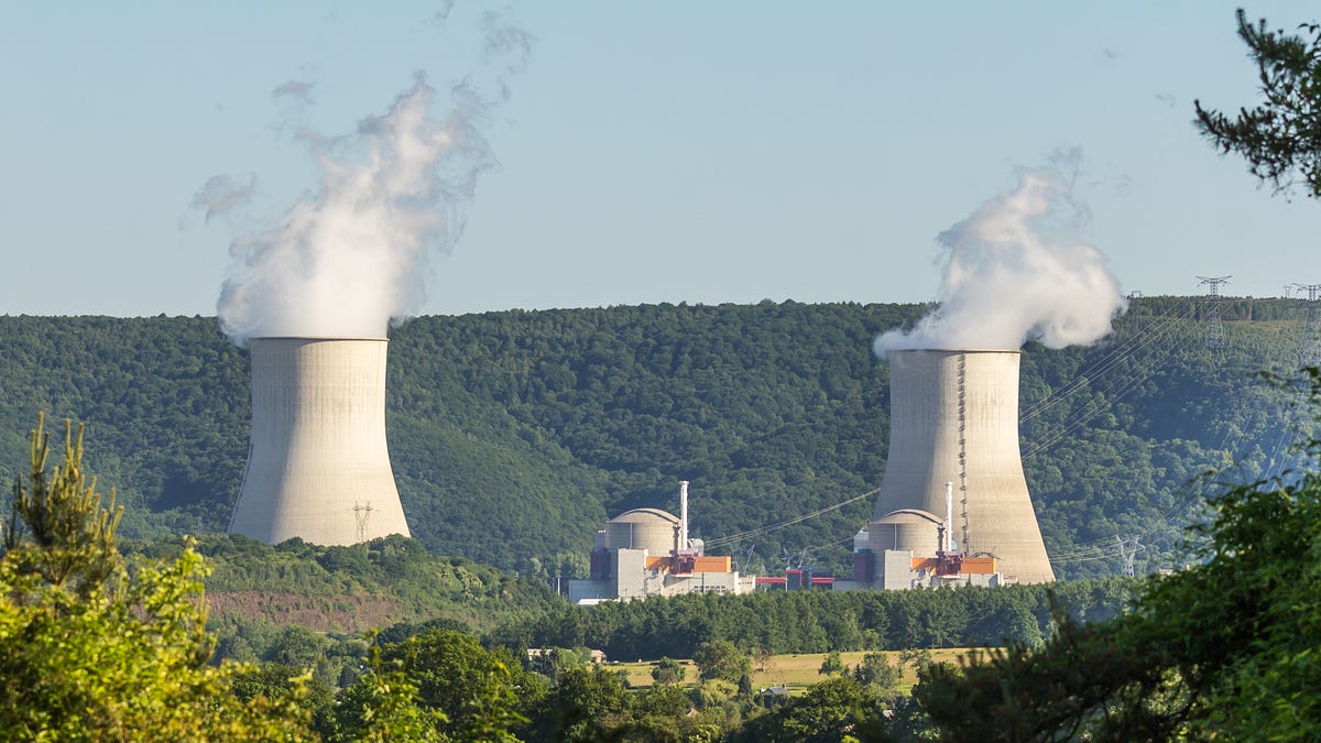 Chooz Nuclear Power Plant via Raimond Spekking at Wikipedia Commons.